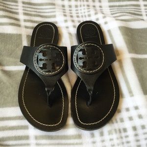 Tory Burch Louisa Thong sandals 71/2 Black